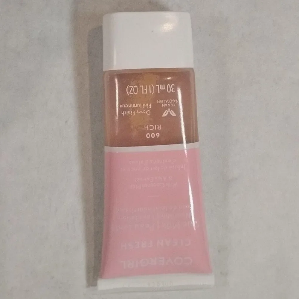 COVERGIRL Foundation Skin Milk Dewy